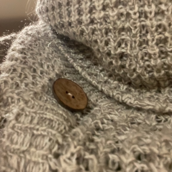 ♥️♥️♥️Softly crocheted gray sweater coverup - Picture 6 of 6